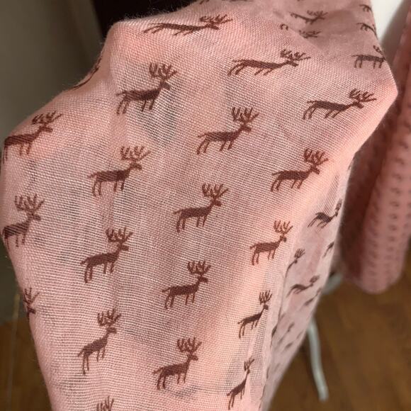 Women's Scarves & Wraps Pink Color - Picture 7 of 7